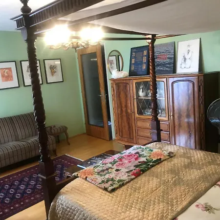 Romantisches Zimmer mit Himmelbett Privatunterkunft *