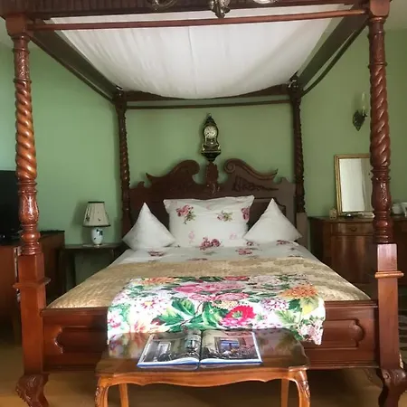 Romantisches Zimmer mit Himmelbett Privatunterkunft